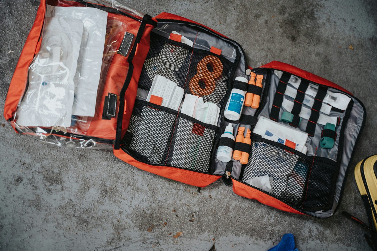 Kit de Primeiros Socorros para Trilhas e Viajantes Nômades: O Que Não Pode Faltar